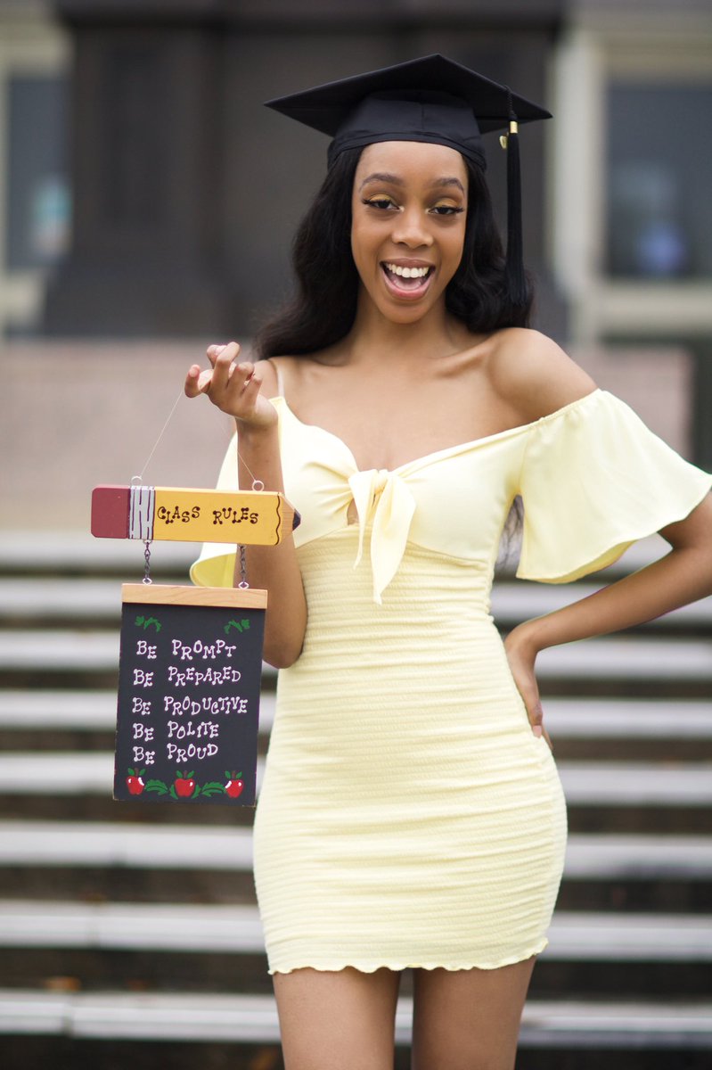 caramel_l1's tweet photo. There are two sides to every story. Yes, it’s Ms. Grayson but Caramel is here to stay🎓🎉 #yourfavteacher #yourfavmodel #Classof2020
BOTH 📸: @MackenzieTyra https://t.co/NsNhuMiNcV