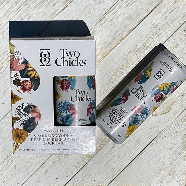 ellliphant's tweet photo. Attention guys... wanna know the way to my ❤️? Whisper elderflower in my ear ... or my drink. ⠀ ⠀ Holy refreshing from @twochickscocktails ⠀ • ⠀ • ⠀ • ⠀ #vodkafizz #sparklingvodka #elderflower #cocktailinacan…
📸 https://t.co/uW1yxvyHLW via https://t.co/owSpeTm9Fh https://t.co/RA4Mhv6mIq