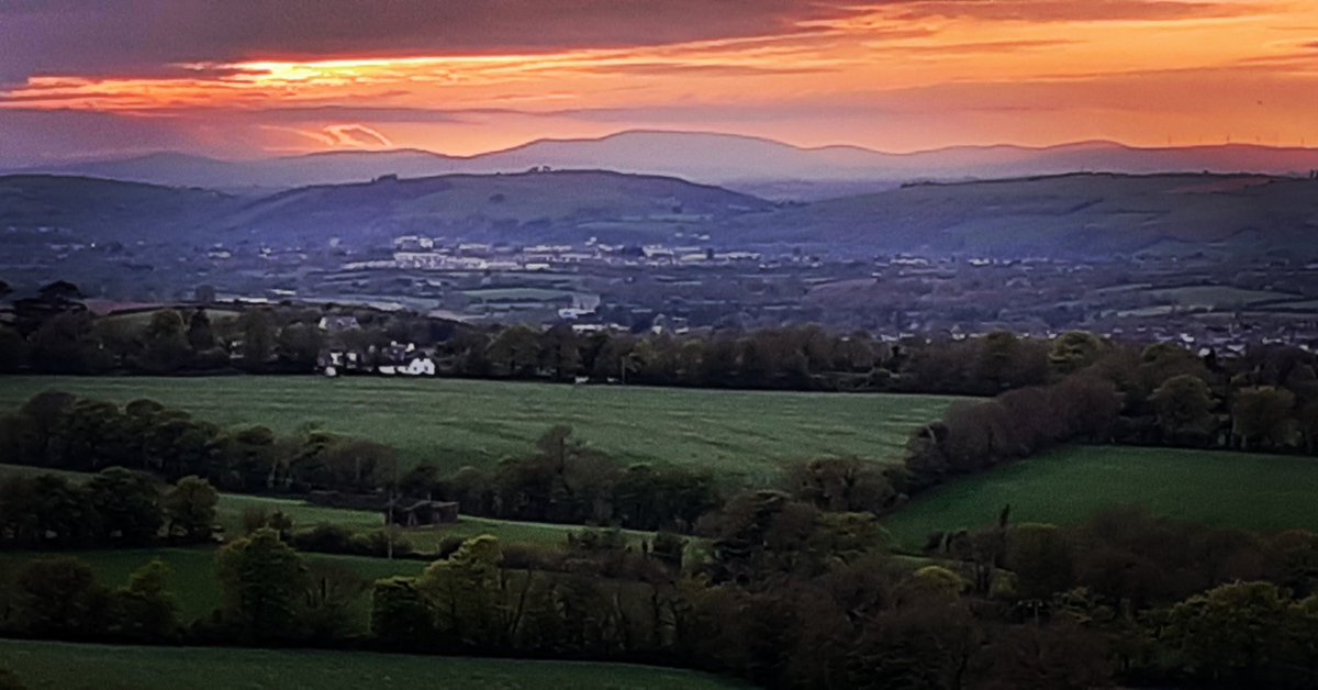 GerardPHorgan's tweet photo. Lovely Cork evening... #CorcaighAbú  #DontForgetToMoveIT #Covid19Ireland #Covid19UK https://t.co/Ynn1onzIVR