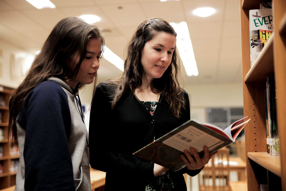 NYCOutwardBound's tweet photo. Over the past month, students at @MetropolitanELS have workshopped with #videogame experts, #comicbook authors &amp; #Broadway stars! Thanks to @JRLibrarian, virtual learning is a fun &amp; accessible experience for all: https://t.co/oFdoGJpxYe https://t.co/SyBLjRr1b8