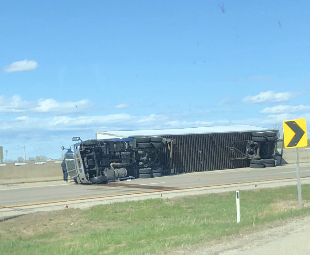 GBCrimeReports's tweet photo. 3:36 pm 5/3/20
#NotBC
441 N at 41 S - accident involving a semi - unknown injuries - from inbox https://t.co/2f2hAALTMm