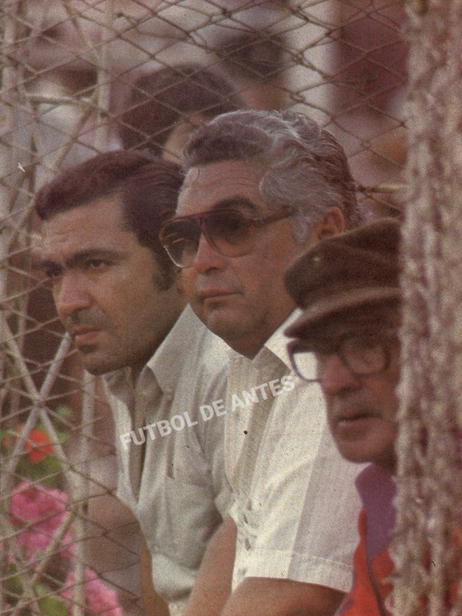 En 1983 Luis Santibáñez era el técnico de Unión San Felipe, que visitaba en el Clásico del Aconcagua a Trasandino de Los Andes.

"Locutín" tuvo un recibimiento de la hinchada bastante particular...