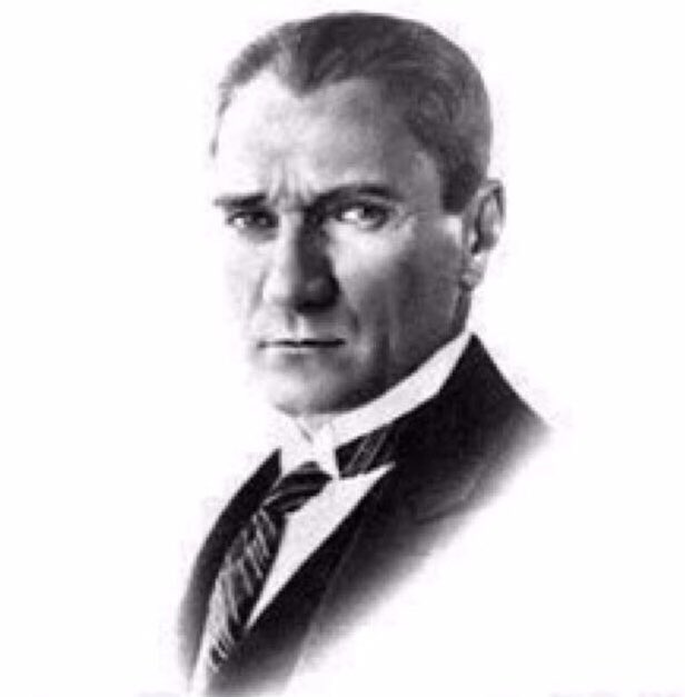 'Acizler için imkansız, korkaklar için inanılmaz gözüken şeyler, kahramanlar için idealdir.'

#MustafaKemalAtatürk 

4 Mayıs 1931, 
Mustafa Kemal Atatürk üçüncü kez Cumhurbaşkanı seçildi. 

#Atatürk
#Benimliderim
#BenimCumhurbaşkanım