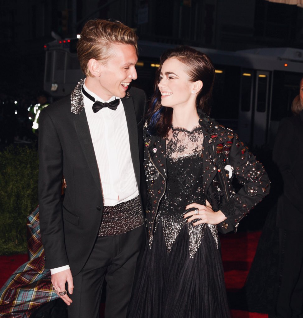Lily Collins + Jamie Campbell Bower Split, image size:974x1024