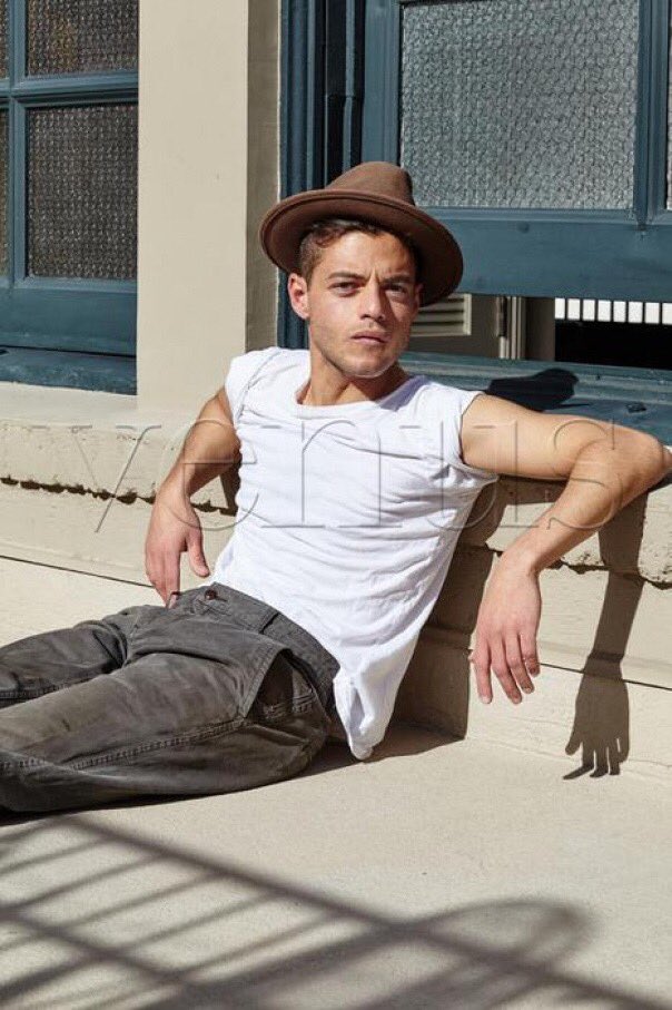 AAOsAwesomeFans's tweet photo. Rami Malek is to die for. 😍🥰🤤🔥 #RamiMalek https://t.co/UlaMKhllq6