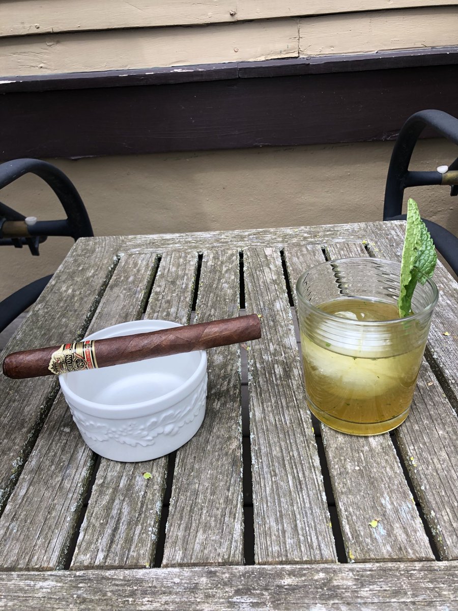 dawg_eats's tweet photo. From somewhere near Evanston:  Ashton Aged Maduro and Mint Julep with localish Yarhara Bay Whiskey https://t.co/Xjz36DBUE0