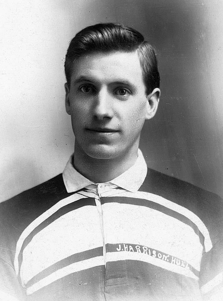 judson_ian's tweet photo. @HullHour today we remember Jack Harrison VC MC and the Hull Pals who were sacrificed at Oppy Wood in 1917 - I was honoured to lay the wreath on behalf of @hullfcofficial at the centenary of the Battle of Oppy Wood on this day three years ago #HullHour #Statue52 https://t.co/lSAqQReyFE