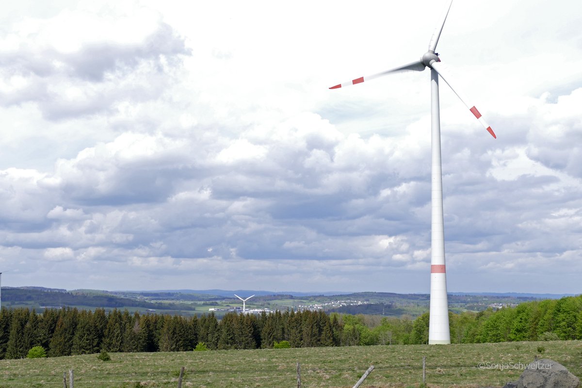 HessenSonja5767's tweet photo. Auf dem #Knoten bei #Arborn (605m NHN) ............... #Greifenstein #Westerwald #Windpark #LahnDillKreis #Mittelhessen #Hessen #Germany https://t.co/CdD6wJJ72e
