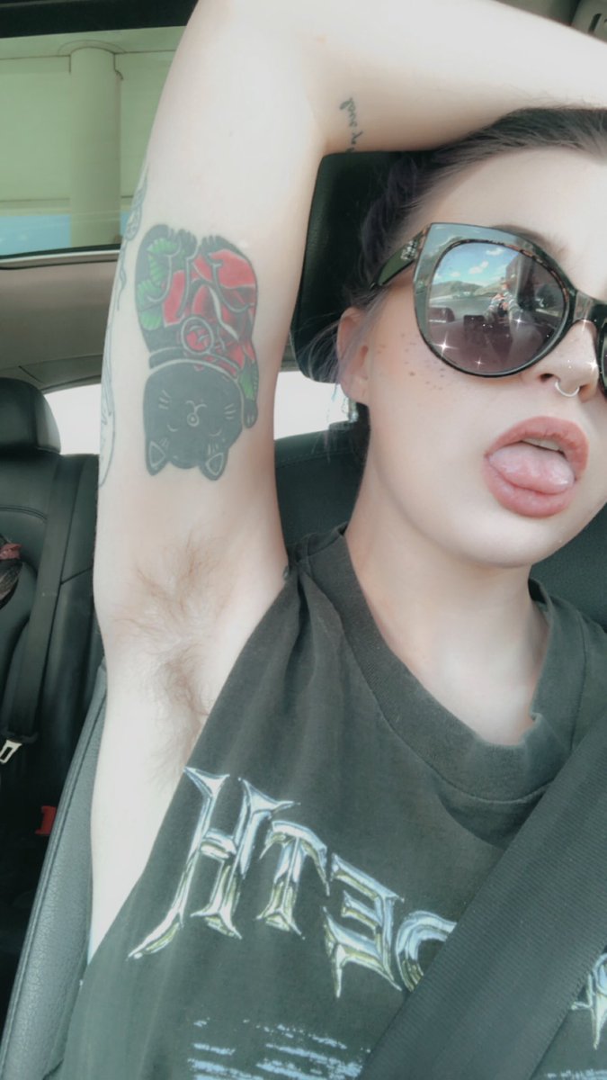 taelortrash's tweet photo. My cutest feature is my armpits. (: #WhoShavesAnymore #Almost9YearsStrong https://t.co/oAzKph2NXI