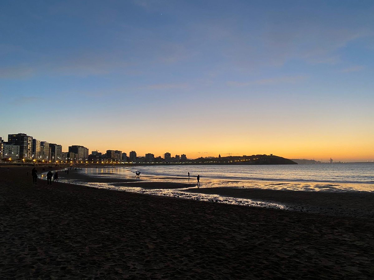TurismoAsturias's tweet photo. Atardecer de hoy en Gijón/Xixón #Volveremos https://t.co/9BS0vt6C3H