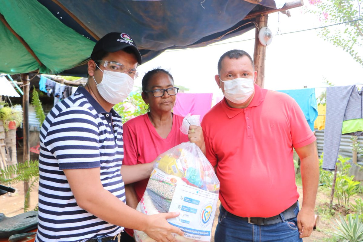 gobierno_cesar's tweet photo. Estamos comprometidos con  nuestro gobierno. De la mano de @luismonsalvo el camino marca el desarrollo del Cesar. @eduardocampoc con la entrega de ayudas humanitarias en El Copey. https://t.co/zFaiGwUX7U