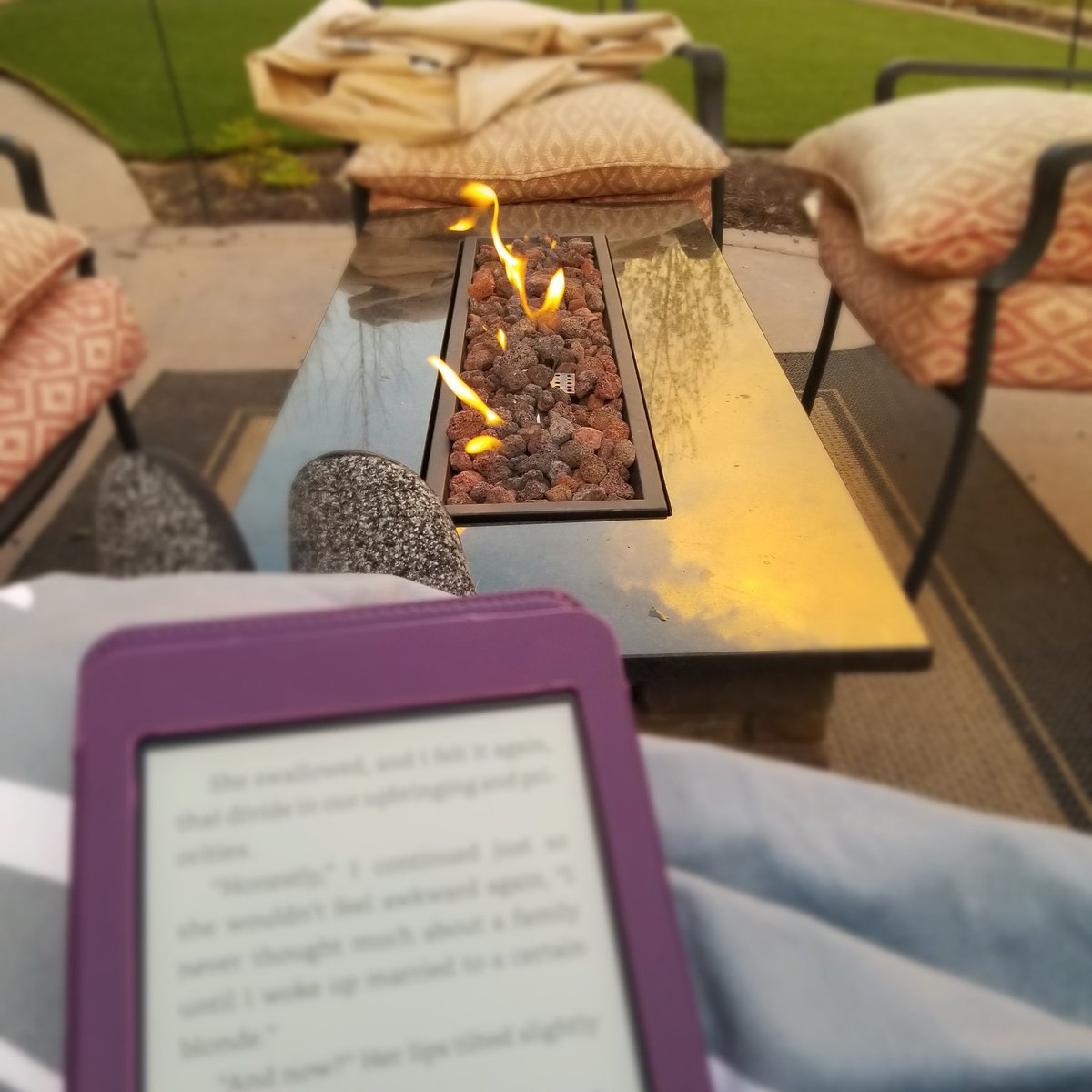 chencrew04's tweet image. Kids are in bed, husband is gone, I have my book, blanket, fire roaring and fountain running.  #chencrew #firesidechat #springincolorado #myhappyplace #backyardparadise #patiositting #read #metime💕 #cozy #sanctuarygirl #itiswellwithmysoul