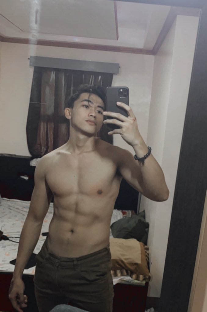 mrklldoo's tweet photo. Bat parang ang hilig ko sa mirror selfie 😈 https://t.co/UyeuAbrfGA