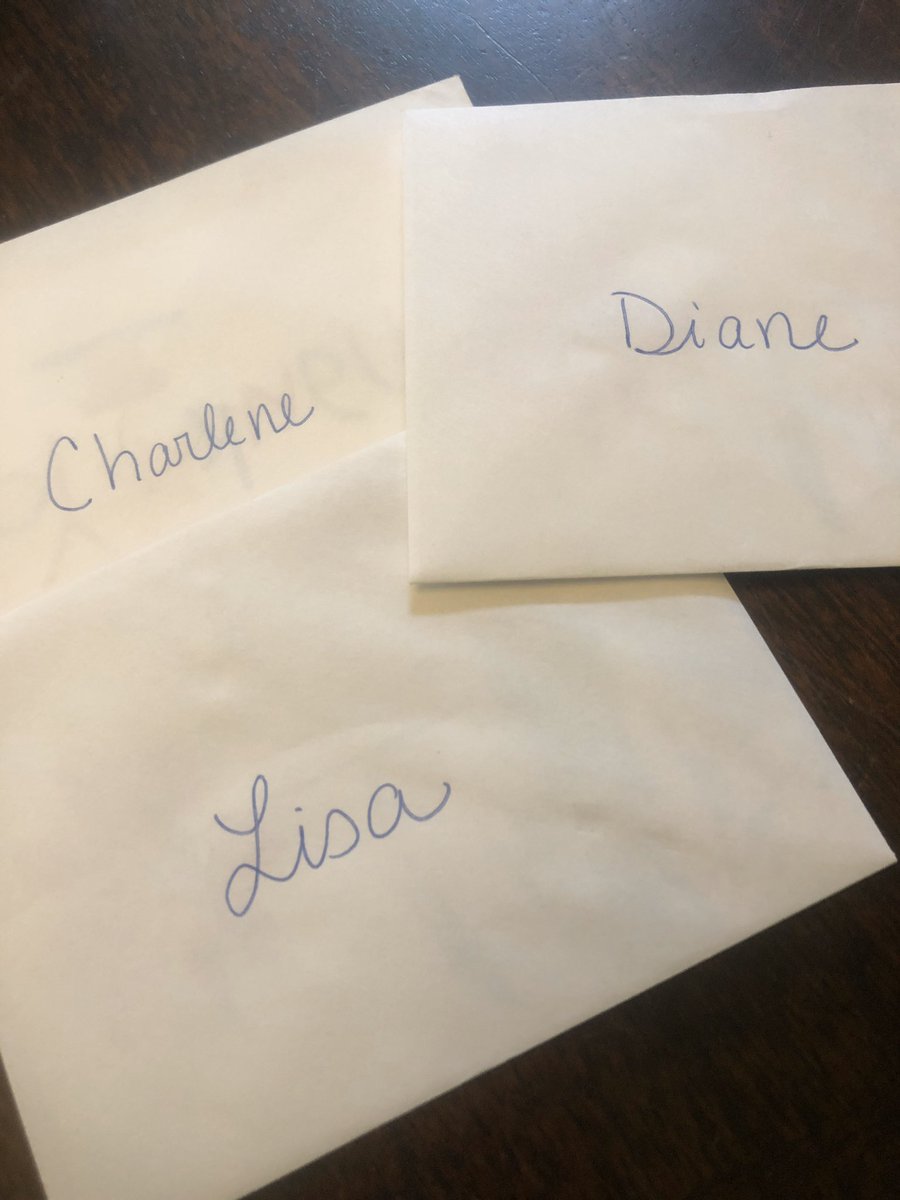 A little late but <a href="/HillsmereESAACP/">HillsmereESAACPS</a> definitely has an amazing front office staff! Happy Secretary’s Day! We miss their smiling faces each day!@HillsmereMedia 🌸 🌺 🌹