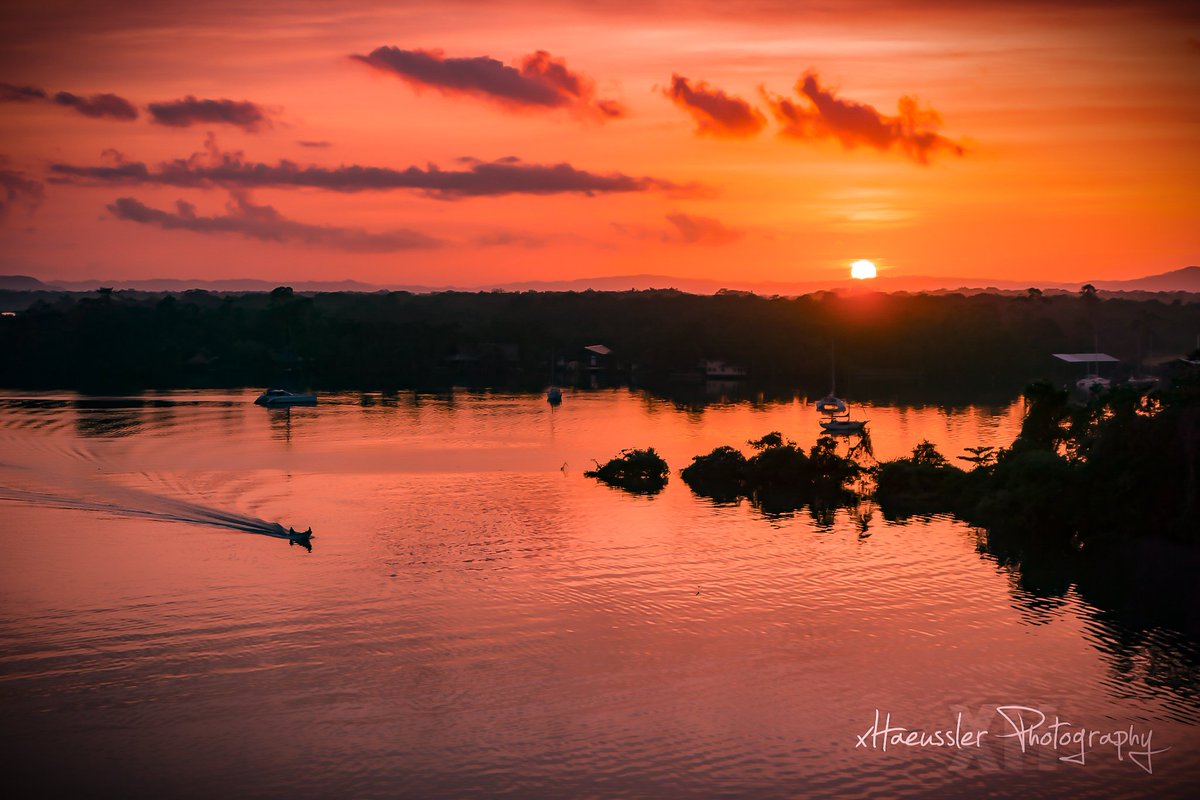 xHaeusslerPhoto's tweet photo. Every sunrise is an invitation to brighten somebody's day.
#xHPhoto #Photography #Travel #PintoFotografía #ThePhotoHour #YourShot #Guatemala https://t.co/wWDAJouTQb