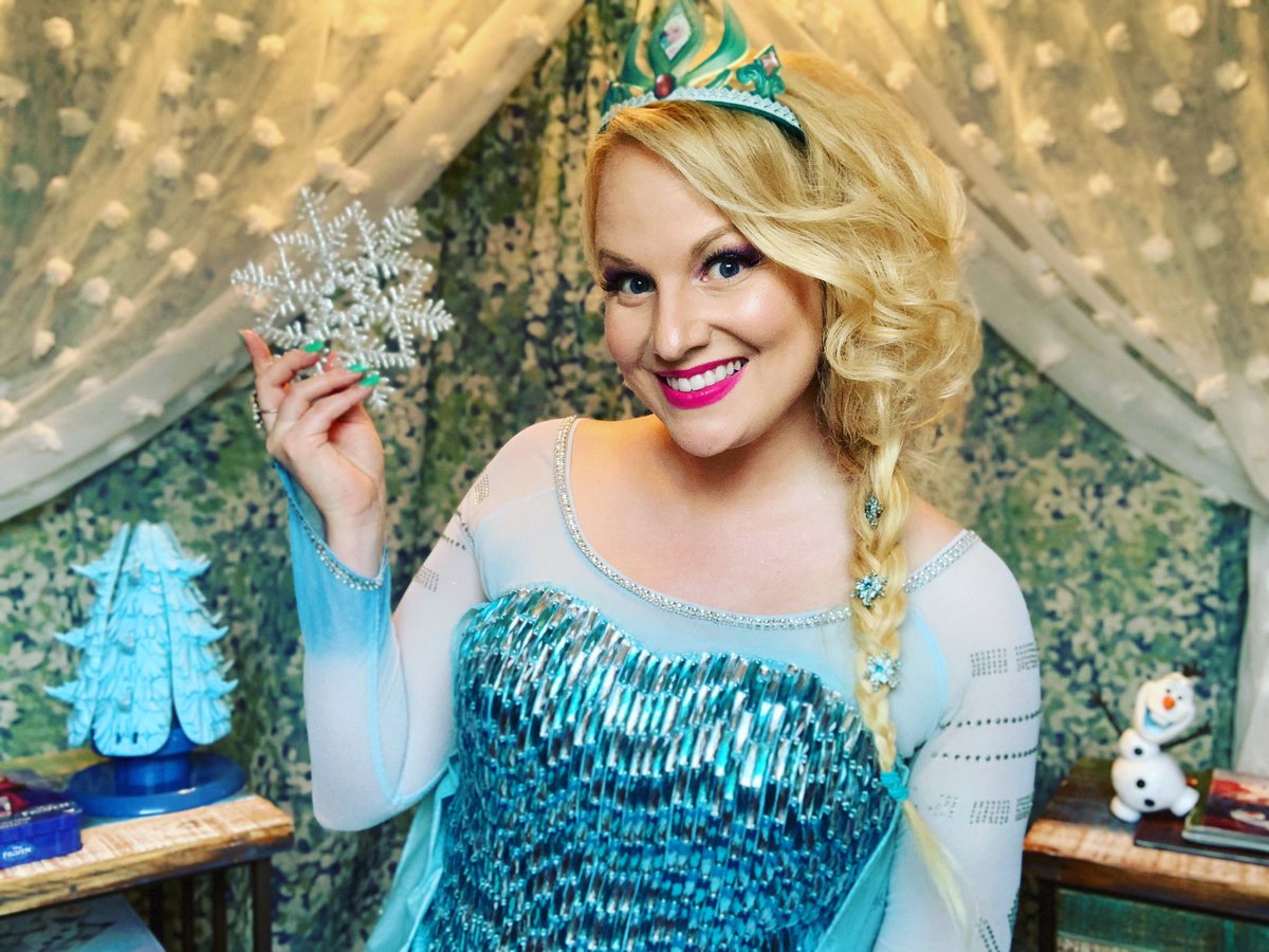 DramawithMrsCW's tweet photo. I had lots of fun over Zoom, Marco Polo and FaceTime with friends and family today! ❄️💙❄️ #untilwemeetagain 

#costumeteacher https://t.co/uYNccmwB8v