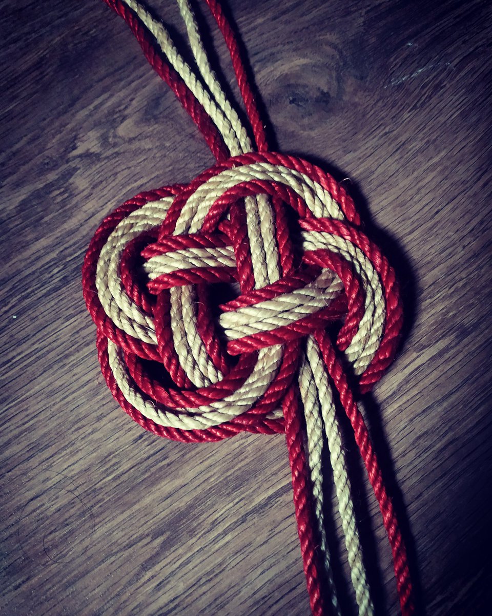 Berilioartshiba's tweet photo. Atando ando, el arte japones del Mizunjiki. Ancestral, primero que el hojojutsu y pasado del Shibari. #quedateencasa #quarantinecollection https://t.co/Jw5dxofV8B