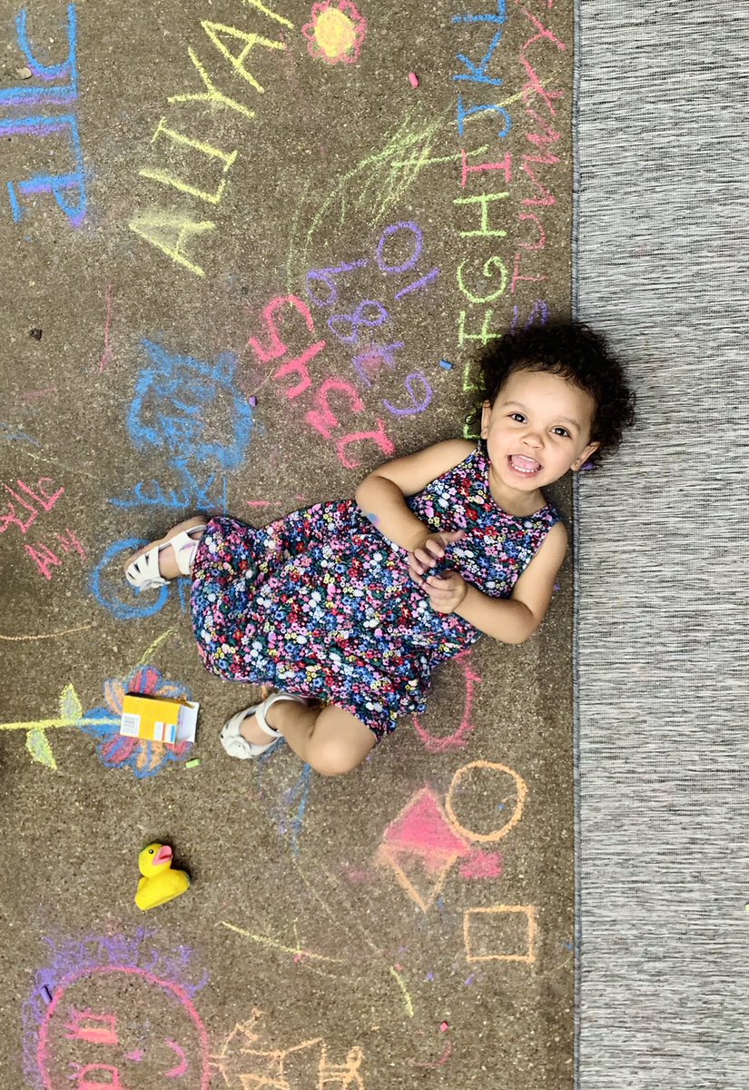 Paoo0oola's tweet photo. Aliyah discovered chalk today 🤩🧡
#ChalkArt #chalkyourwalk #StayHome https://t.co/5PjBrhBUXk