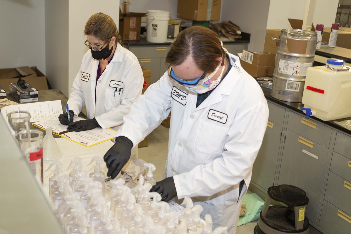LACitySAN's tweet photo. #ICYMI, LASANβs Environmental Monitoring Division (EMD) has been producing #handsanitizer & #sanitizingspray in the labs at the Hyperion Water Reclamation Plant since March.π©βπ¬π¨βπ¬
As soon as supplies are replenished, they'll make more for LASAN workers & other frontline operators. https://t.co/279RkGpvMf