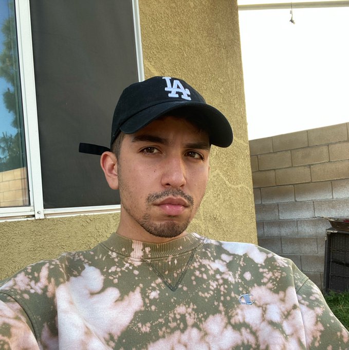 Watch that bitch's leaked NSFW photo on TwXstars