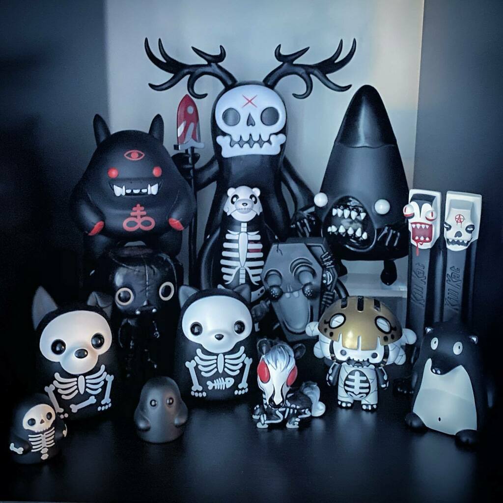 jayncoke's tweet photo. You will always have friends in the darkness.
#bimtoy #waldgeist #tinyghost #ghostpuppy #ghostkitty #originalmon #candemon #cornelius #deadzebra #killkat #misfits #imalreadydead #uvdtoys #junkyard #cryptkins #cryptozoic #unicorn #bakumbaa #strangecattoy⦠https://t.co/RFV2MSf7Du https://t.co/Z6qqxnwtOb