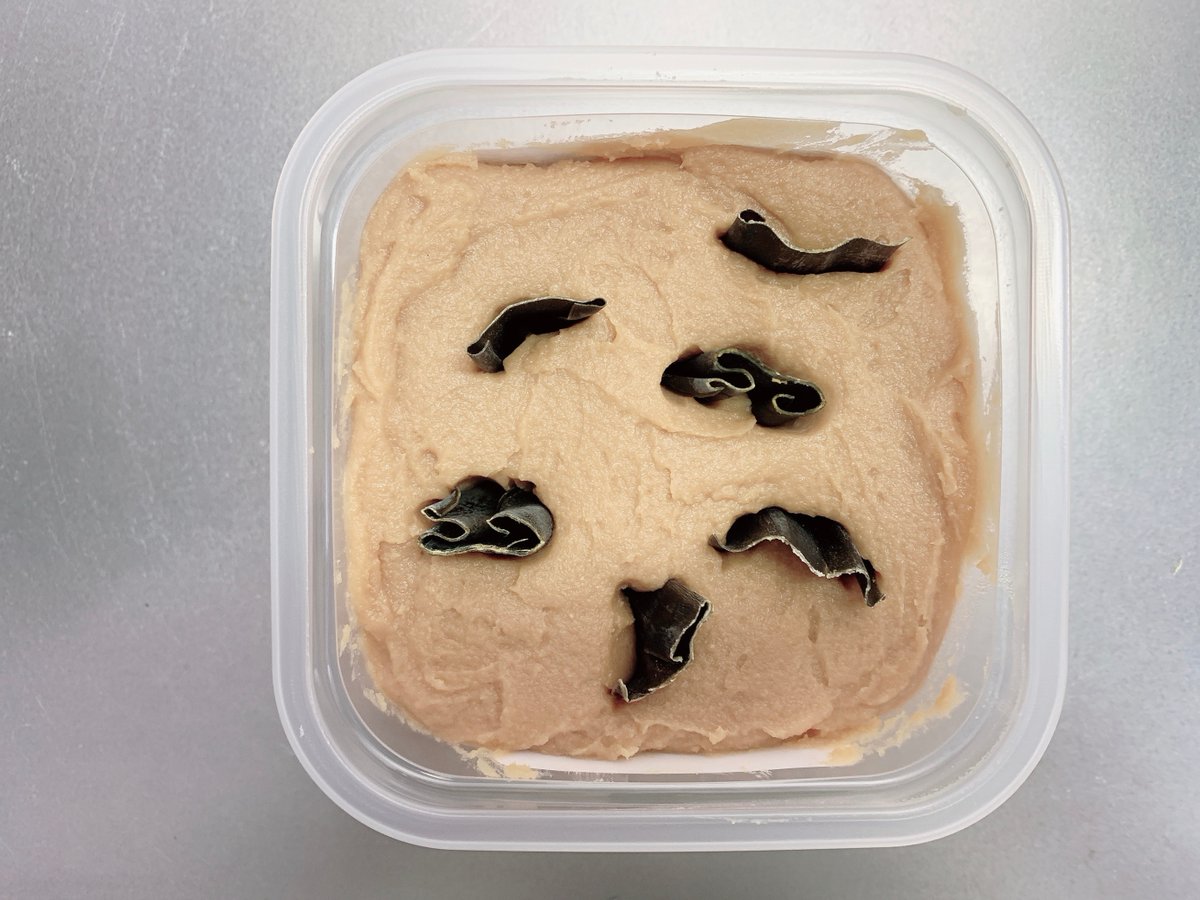 コープさっぽろ 公式 えっ お味噌に何かが さて一体何が刺さっているのでしょうか 海の中でダシがでないのなんでだろー お味噌 コープさっぽろ