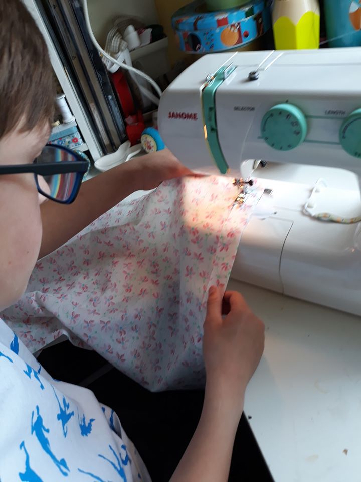 QuackRubberduck's tweet image. #CovidProjects #KeepingCreative #Projects #CarersUniformBag #sewing I prefer to create than do Maths, love having the kids home tho!