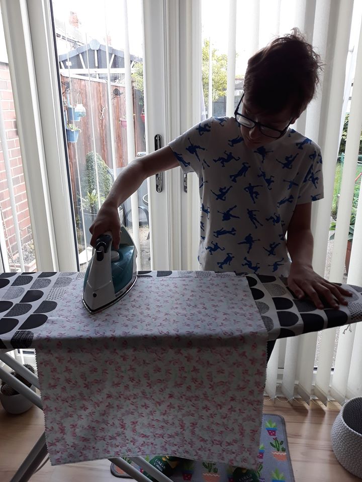 QuackRubberduck's tweet image. #CovidProjects #KeepingCreative #Projects #CarersUniformBag #sewing I prefer to create than do Maths, love having the kids home tho!