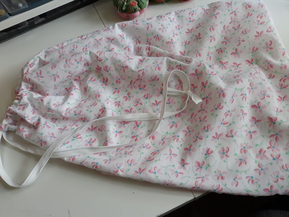 QuackRubberduck's tweet image. #CovidProjects #KeepingCreative #Projects #CarersUniformBag #sewing I prefer to create than do Maths, love having the kids home tho!