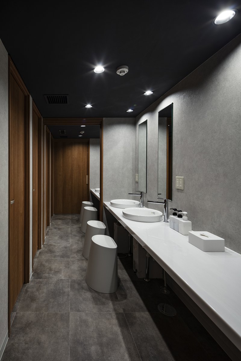 hotelzen_jp's tweet photo. No need to wait for your turn. Our power room has enough space for our guests to #freshenup and prepare for a busy day #exploringtokyo.
 
-

#hotelzentokyo #tokyo #japan #exploretokyo #capsulehotel #capsulehoteltokyo #stayzen #visitjapan #travel #zen #hotelfacilities #hotel https://t.co/6vdVWbhwod