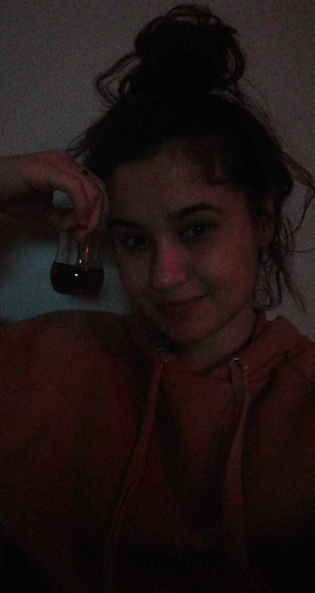 ama bu kente gelirsen unutma beni ara. Sana bir çay ve yeni yaralar ısmarlarım.