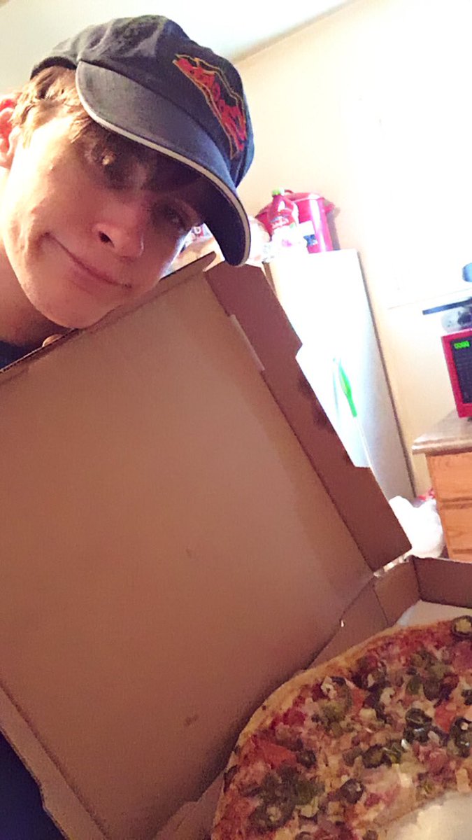 greg_gjerde's tweet photo. Hey you  yeah you!! Your pizza is getting cold.. https://t.co/a2c434925h