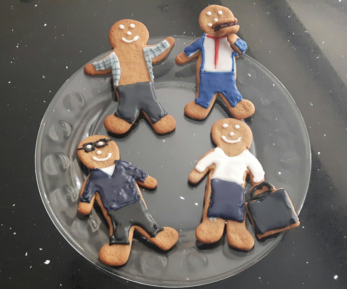 beatrixkiddoe's tweet photo. In celebration of the premiere tonight, I present Gingerbread #Billions! Featuring #TeamConnerty (@tobesmoore), #TeamBenKim (@DanielKIsaac), #TeamSacker (@dolabunny) & #TeamRudy (@ChrisCarfizzi). #BillionsPremiere https://t.co/WLxJS5S3y0