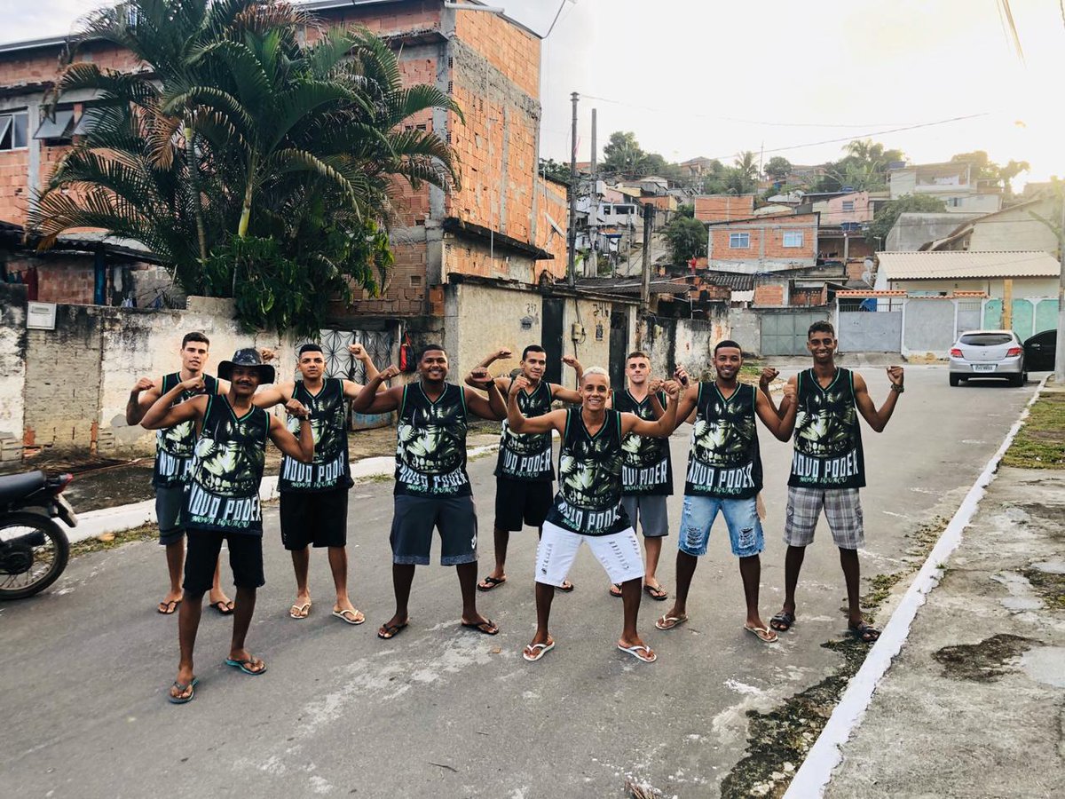 WellersonRocha7's tweet photo. Só permaneceu os fiéis de fechar. 🤷🏽‍♂️
Faltou gente na foto infelizmente.
#tropadohomi #NOVOPODER #TropadoHuck💚🤍💚🤍🎭🎭 https://t.co/QjLwFiO2Wl
