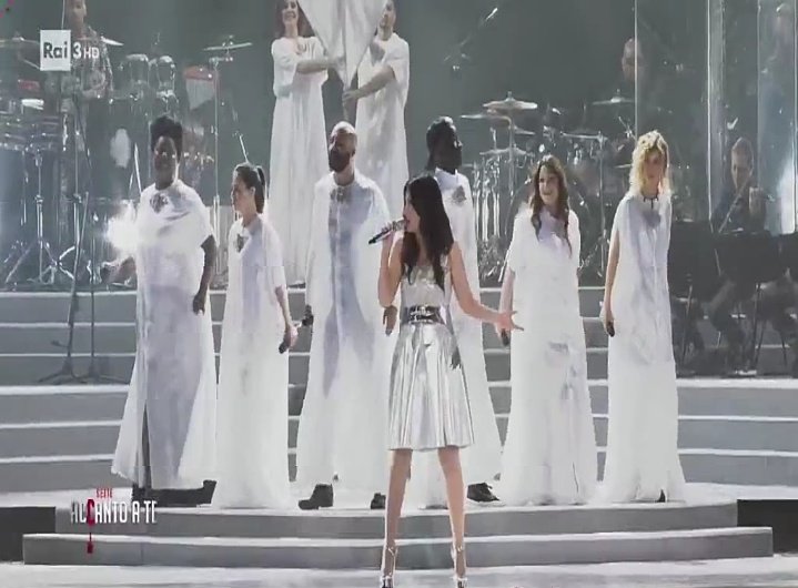7princ_8's tweet photo. Un altro bellissimo concerto fatto da Laura Pausini a San Siro!!
#similitour
#7DonneacCantoate https://t.co/SeWFU1JSRL
