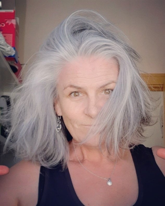 grehango's tweet photo. #EmbraceYourSilverHair #SilverHaired #reflections #SilverHairDontCare https://t.co/ntvF7254wG