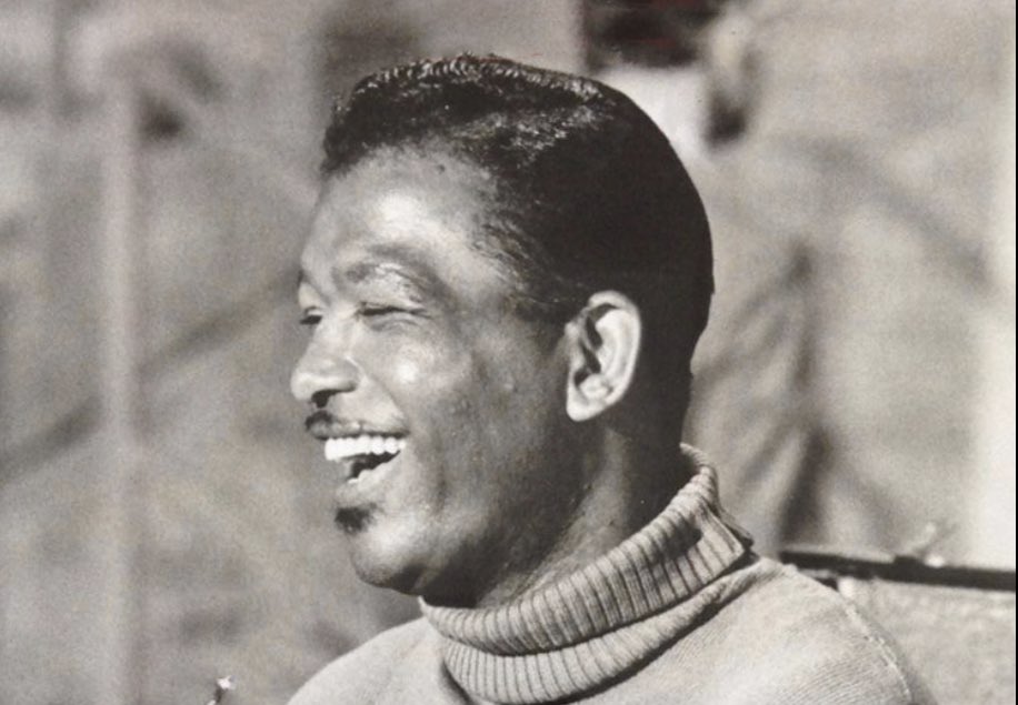 Michael_Buffer's tweet photo. Today is the 99th birthday of the GREATEST POUND FOR POUND fighter in boxing history..SUGAR RAY ROBINSON
172 wins 109 KOs former welterweight+5 time middleweight WORLD CHAMPION-at one point in his career he was undefeated in 124 consecutive fights! R.I.P. SUGAR RAY 4EVER CHAMPION https://t.co/b9uVAiP9Xb