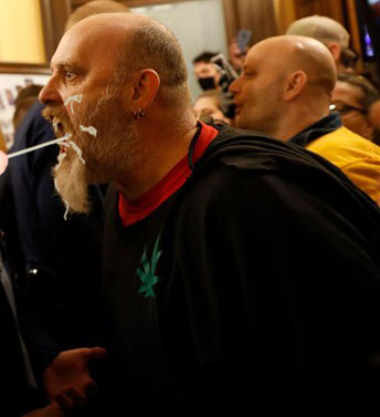 AlexVaz714's tweet image. The truth behind the dudes in Lansing Michigan. #Lansing #ProtestLockdown