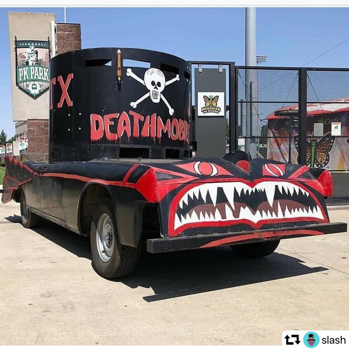 All_about_SLASH's tweet photo. #via @slash #instagram #Slash
・・・
#Repost @eratk666 
#DEATHMOBILE  #DANIESIMPSONDAY  #ANIMALHOUSE
iiii]; )' https://t.co/mj8lIfpPXF