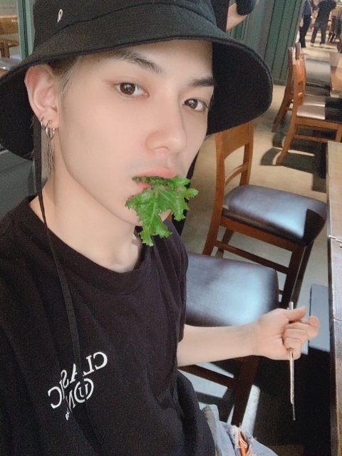 D-3 - bias eating Back when he used to feed/update on here A LOT, I'd use this selca of him as an meme  ~ but instead this is what the day is requesting. Jooan eating  #WE_INTHE_ZONE  #JOOAN  #위인더존  #주안  #임지명  #지명 