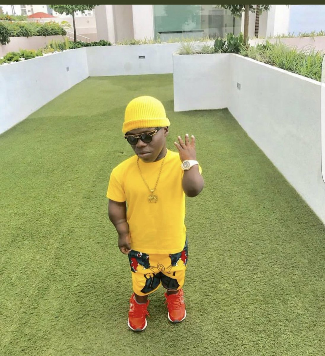 CollinsSimeon1's tweet photo. Davido will buy shatta as toy for his son ifeanyi #GhanaVsNaija https://t.co/2tcSA6T6bp
