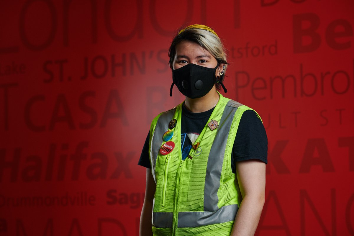 HumansOfSupport's tweet photo. Meet Condwiramurs McGowan, PO4 at the Canada Post (@canadapostcorp) Pacific Processing Centre in Richmond BC. Due to the #COVID19 safety regulations, she is now volunteering to sanitize the workspace instead of her regular duties #HumansWithHeart
Read: https://t.co/hpYYHXXKW7 https://t.co/JincJYCKcH