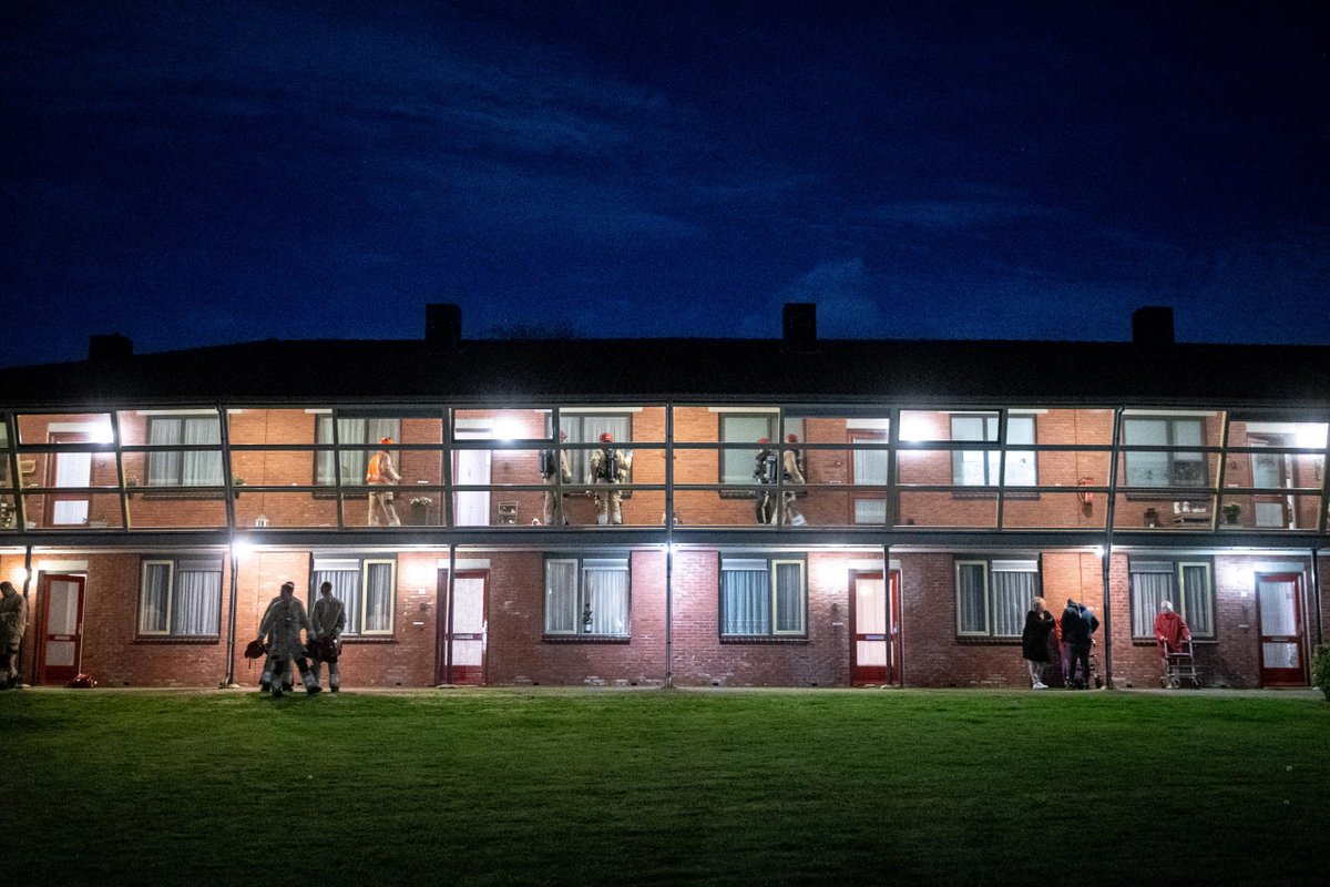 Tiental woningen ontruimd wegens vreemde lucht -..