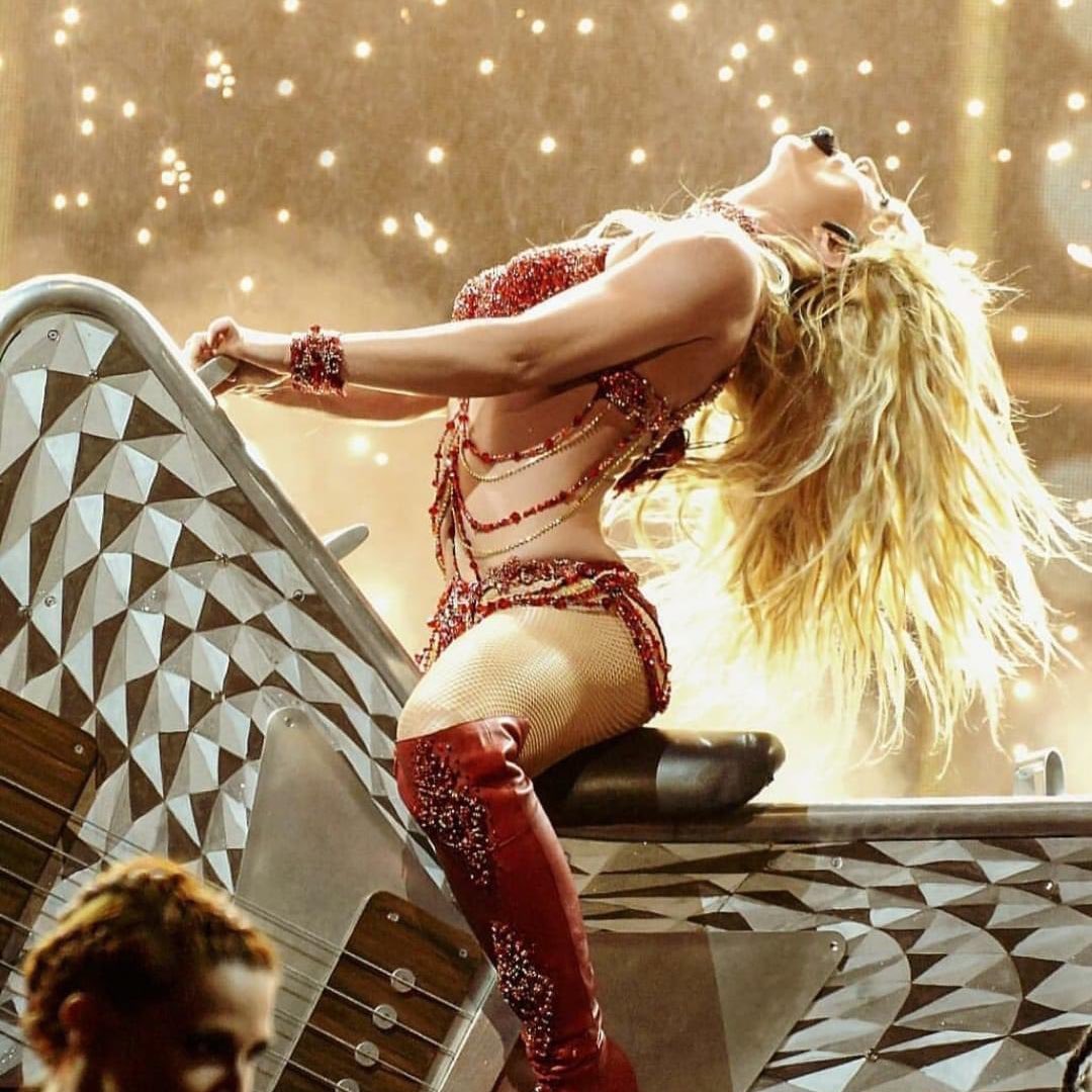 SophiaHeffron13's tweet photo. #JusticeForGlory What did we do to deserve 2016ney? She was so confident and cheerful. Britney’s personality really shone through during the ‘Glory’ era, you can tell how special that album was to her. https://t.co/U6iweRwqGs