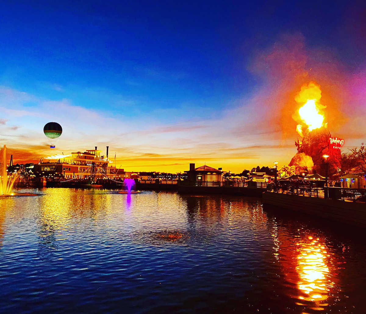 🌅 There isn’t a better view than this 🌋
#DisneySprings #DisneyParks #WaltDisneyWorld