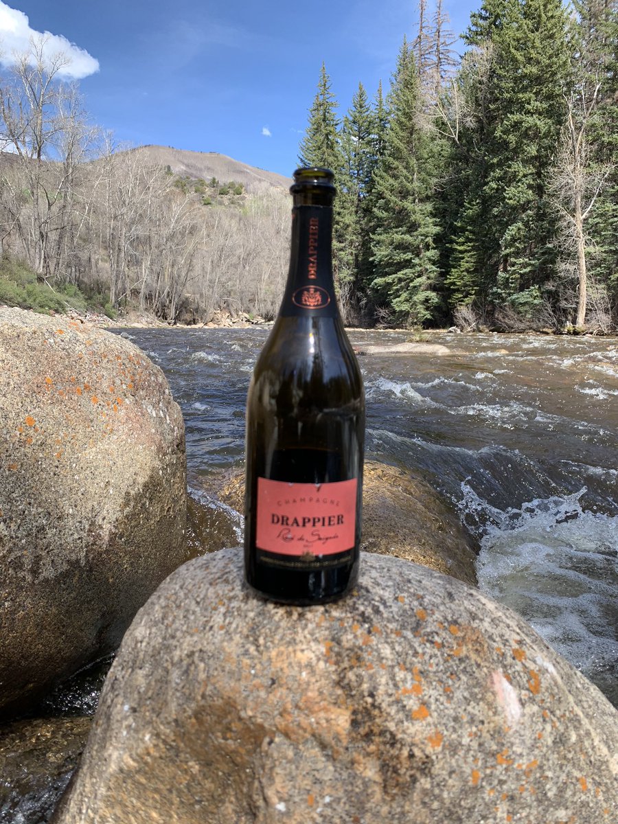 dblblkdimnd's tweet photo. Bicycling &amp; Picnicking on the #RoaringForkRiver #Aspen #Colorado #champagne #rose @WineCoMN @DreyfusWines @drappierchampagne https://t.co/Bqy6TLu9ZJ