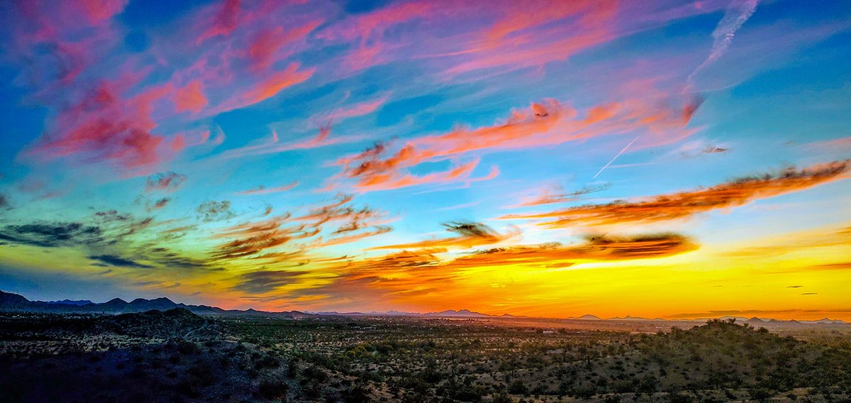 EstrellaAZLife's tweet photo. “Nature is painting for us, day after day, pictures of infinite beauty if we only have the eyes to see them.” ~ John Ruskin
📸 Geoff Edwards #LifeInEstrella #sunset #ArizonaLiving #LandscapePhotography https://t.co/U31hvSgM9X