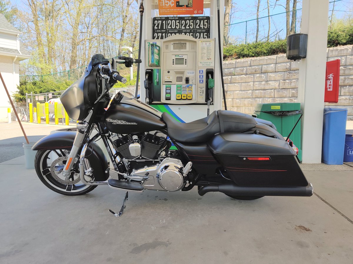 RahKapone's tweet photo. Bella๐ค๐ค๐ค
.
.
#harleydavidson #streetglidespecial #motorcycle #teammotorcycle #bagger https://t.co/wdSJ3Tu89m