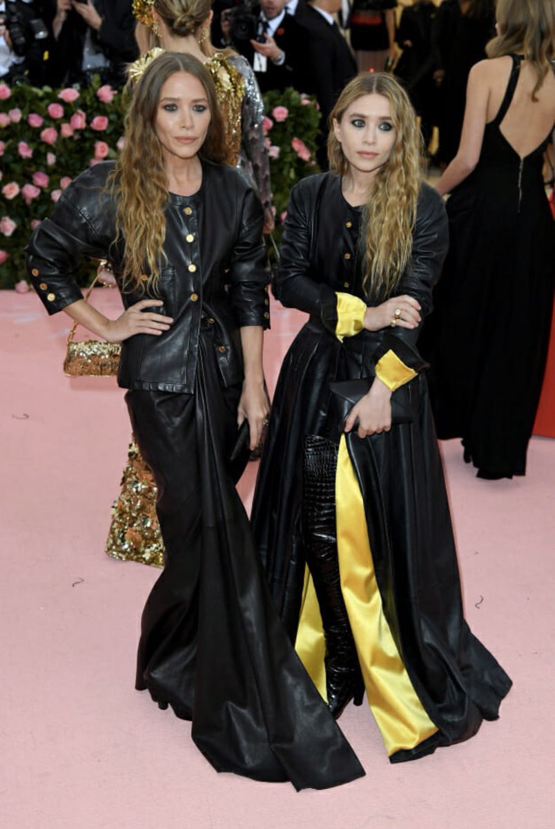 tomlenk's tweet image. I’m seeing double! Don’t dispose of this LEWK made with trash bags! A v important influencer collab with @trixiemattel #MetGalaChallenge @voguemagazine #LenkLewkForLess