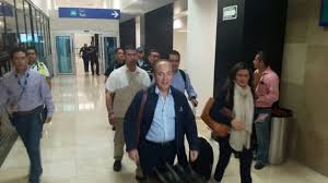adrilopesky's tweet photo. Captan a @FelipeCalderon muy nervioso y sudoroso en el aeropuerto. A dónde va con tanta prisa? https://t.co/lvRRmUT9DC